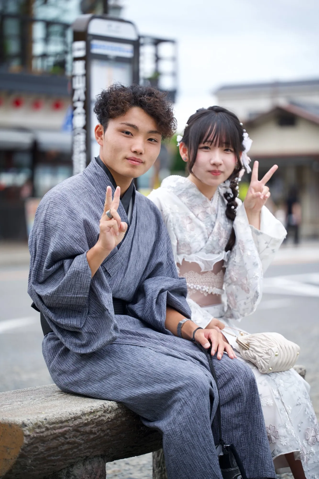 Pareja en yukata junto al río Katsura, Arashiyama, Japón — 5